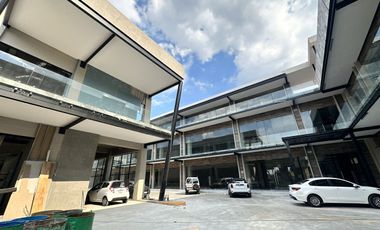 LOCALES EN PLAZA COMERCIAL CARRETERA TOLUCA - MEXICO KM 45