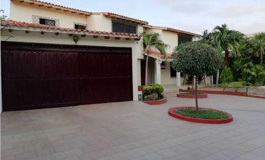 Vendo hermosa casa con piscina en Riascos