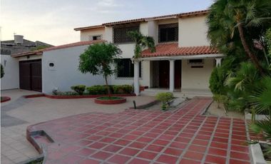 Vendo hermosa casa con piscina en Riascos