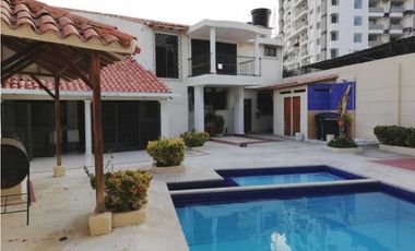 Vendo hermosa casa con piscina en Riascos