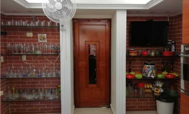 Vendo hermosa casa con piscina en Riascos