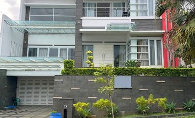 Rumah Vila Mewah Resor Dago Pakar