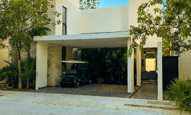 Casa en venta en Playa del Carmen a 8 min de la playa | Alberca y gym