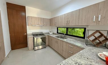 Casa en venta en Playa del Carmen a 8 min de la playa | Alberca y gym