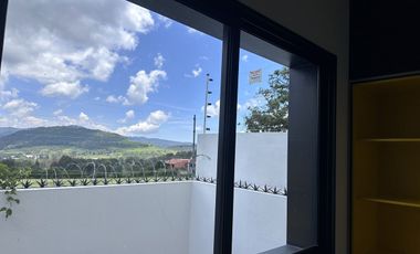 CASA EN VENTA EN FRACCIONAMIENTO ALTOZANO