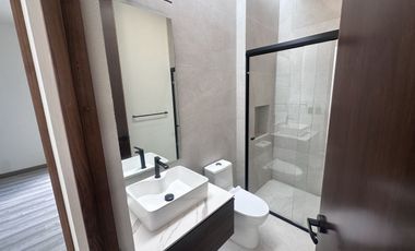 CASA EN VENTA EN FRACCIONAMIENTO ALTOZANO