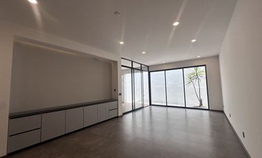 CASA EN VENTA EN FRACCIONAMIENTO ALTOZANO