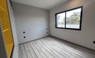 CASA EN VENTA EN FRACCIONAMIENTO ALTOZANO