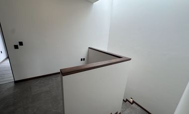 CASA EN VENTA EN FRACCIONAMIENTO ALTOZANO