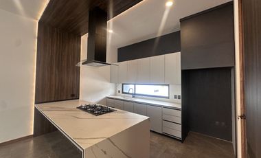 CASA EN VENTA EN FRACCIONAMIENTO ALTOZANO