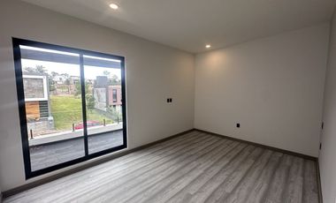 CASA EN VENTA EN FRACCIONAMIENTO ALTOZANO