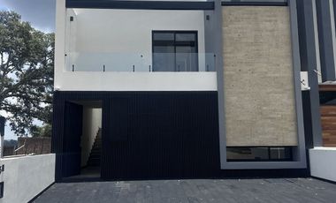 CASA EN VENTA EN FRACCIONAMIENTO ALTOZANO