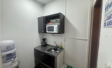 SE VENDE LOCAL COMERCIAL CON OFICINA SECTOR CIRCUNVALAR