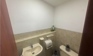 SE VENDE LOCAL COMERCIAL CON OFICINA SECTOR CIRCUNVALAR