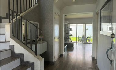 VENDO CADA EN QUINTAS DE VERSALLES