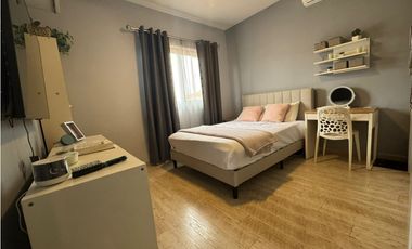 VENDO CADA EN QUINTAS DE VERSALLES