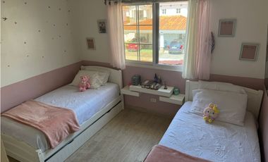 VENDO CADA EN QUINTAS DE VERSALLES