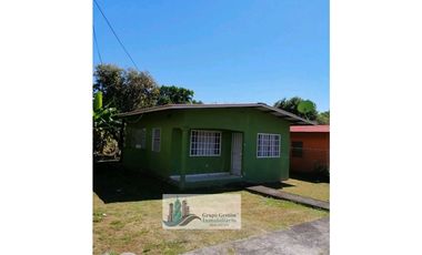 VENTA DE CASA EN ALGARROBOS