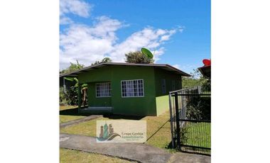 VENTA DE CASA EN ALGARROBOS