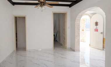 CHALET DE ESTILO EN LA PERLA A METROS DE LA PLAYA