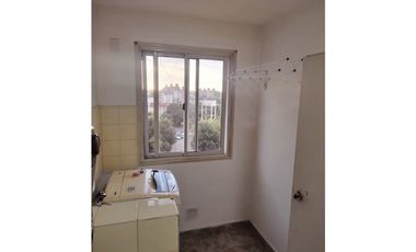 VENTA DEPTO. 3 AMB. C/ ESP. DE COCHERA. BARRIO LAS LILAS
