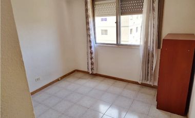 VENTA DEPTO. 3 AMB. C/ ESP. DE COCHERA. BARRIO LAS LILAS