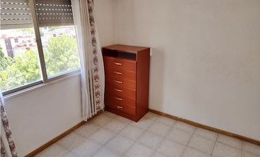 VENTA DEPTO. 3 AMB. C/ ESP. DE COCHERA. BARRIO LAS LILAS