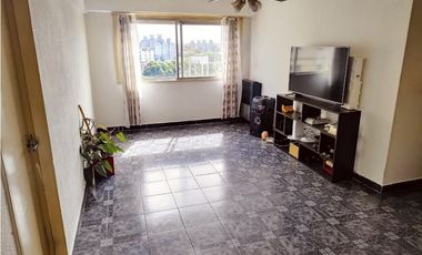 VENTA DEPTO. 3 AMB. C/ ESP. DE COCHERA. BARRIO LAS LILAS