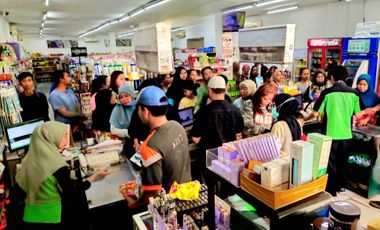 Dijual Tempat Usaha Beserta Minimarket Dan Apotek Lokasi Strategis