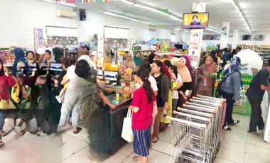 Dijual Tempat Usaha Beserta Minimarket Dan Apotek Lokasi Strategis