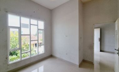 Rumah Mewah 2 Lt Akses Jalan Lebar Solo Kota