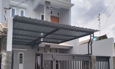 Rumah baru minimalis 2 Lantai siap huni di Banjasari Solo