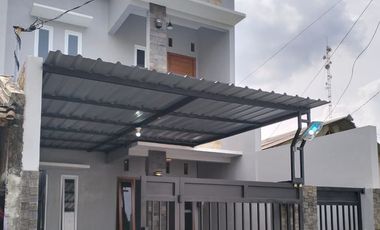 Rumah baru minimalis 2 Lantai siap huni di Banjasari Solo