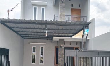 Rumah baru minimalis 2 Lantai siap huni di Banjasari Solo