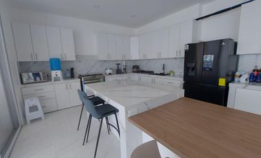 Linda Casa en Cumbres de Ayangue con espectacular vista al mar