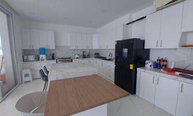 Linda Casa en Cumbres de Ayangue con espectacular vista al mar