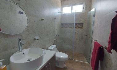 Linda Casa en Cumbres de Ayangue con espectacular vista al mar