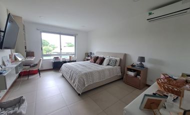 Se vende linda villa con piscina, con terreno adjunto urbanización cerrada