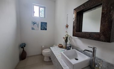 Se vende linda villa con piscina, con terreno adjunto urbanización cerrada