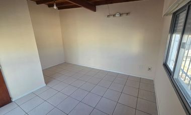 Casa PH en alquiler en Moron Sur