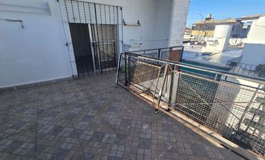 Casa PH en alquiler en Moron Sur