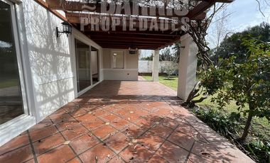 Casa en Arriendo en Chicureo / Piedra Roja