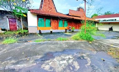 Tempat Usaha 550m² Sangat Strategis Furnish Dekat Bandara Di Colomadu