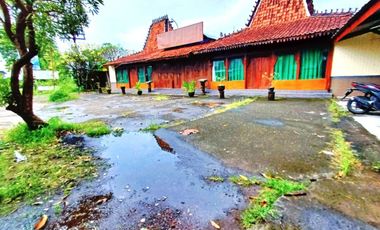 Tempat Usaha 550m² Sangat Strategis Furnish Dekat Bandara Di Colomadu