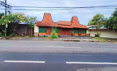 Tempat Usaha 550m² Sangat Strategis Furnish Dekat Bandara Di Colomadu