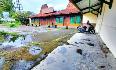 Tempat Usaha 550m² Sangat Strategis Furnish Dekat Bandara Di Colomadu