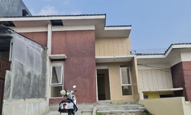 Rumah SHM 2 Menit ke Klinik Azmi Medika Kuripan Dibantu KPR J-35928