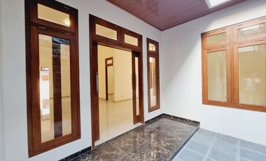 Rumah Mewah 261m² Gress Dekat Fave Hotel Manahan Solo Kota