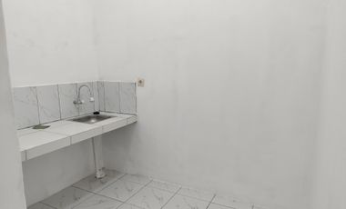 Strategis Rumah 3 Petak pinggir Jalan Raya akses Masuk jalan  2 Mobil