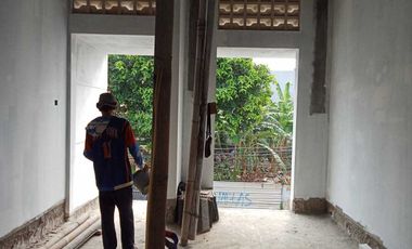 READY RUMAH BARU 2 LANTAI FREE 2 AC DEKET KE TOL JATINEGARA